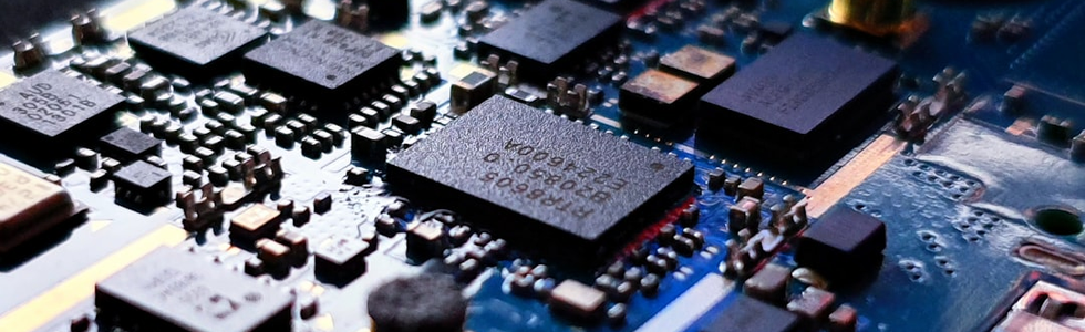 電子セラミックス系——素材技術で電子部品を支える企業群